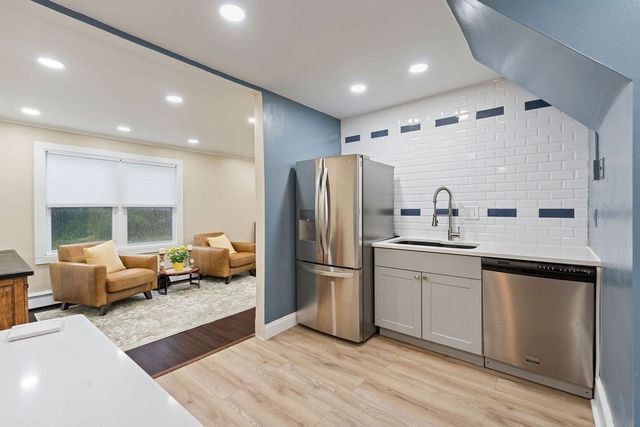 83 Elm St, Salisbury, MA 01952