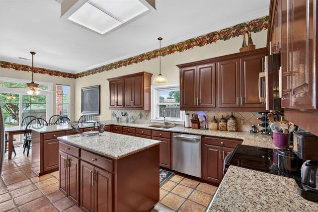 5517 Lake Side Drive, Bossier City, LA 71111