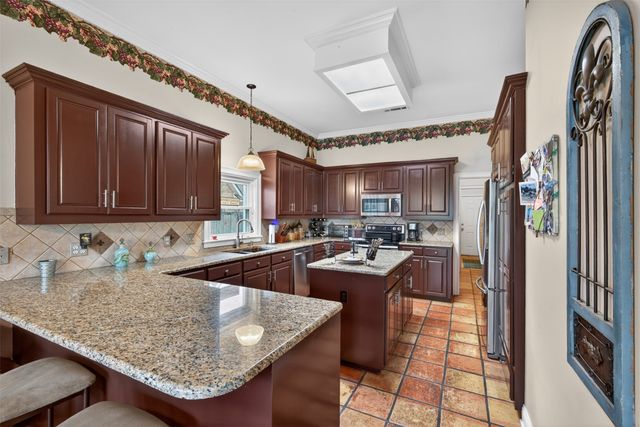5517 Lake Side Drive, Bossier City, LA 71111