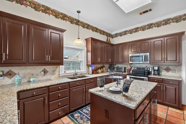 5517 Lake Side Drive, Bossier City, LA 71111