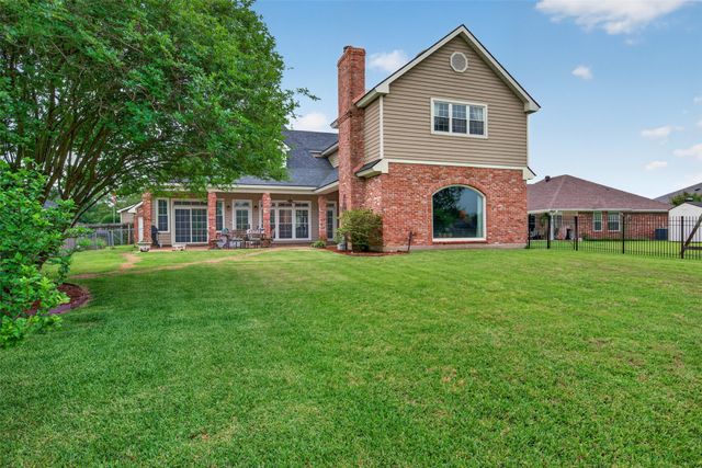 5517 Lake Side Drive, Bossier City, LA 71111