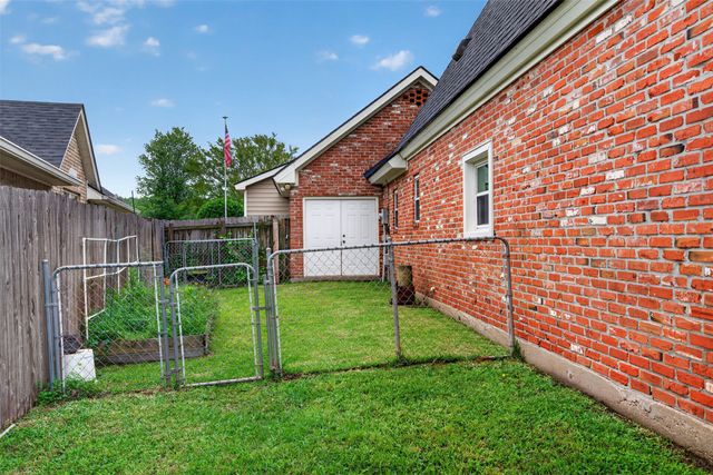 5517 Lake Side Drive, Bossier City, LA 71111