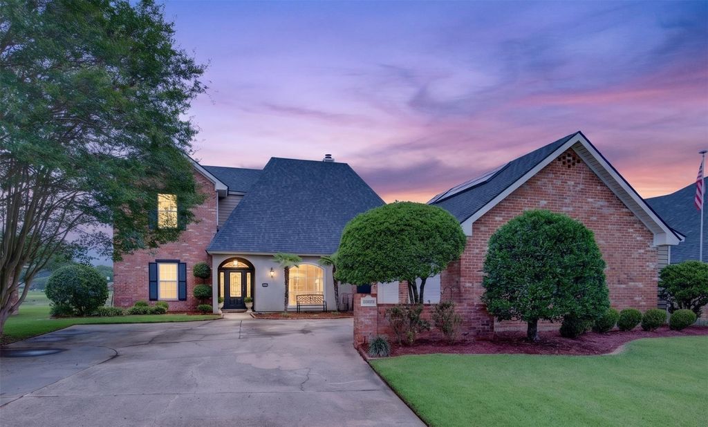 5517 Lake Side Drive, Bossier City, LA 71111
