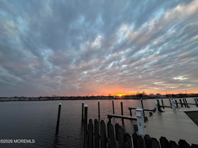 210 Spinnakers Cove, Toms River, NJ 08753