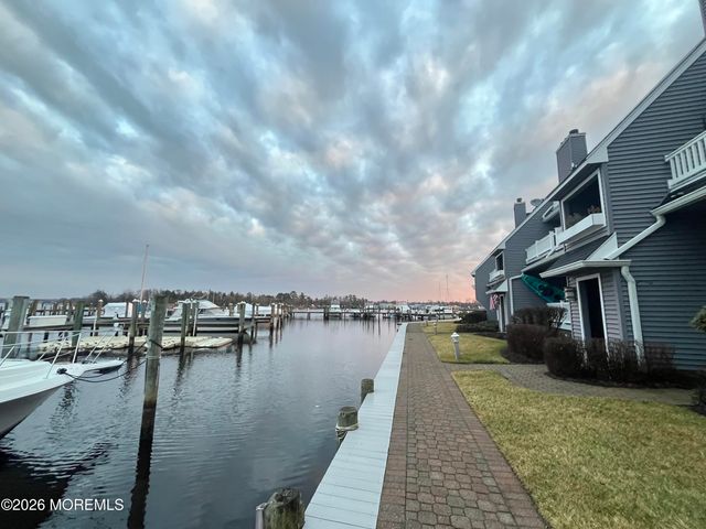 210 Spinnakers Cove, Toms River, NJ 08753