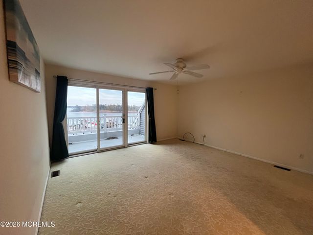 210 Spinnakers Cove, Toms River, NJ 08753