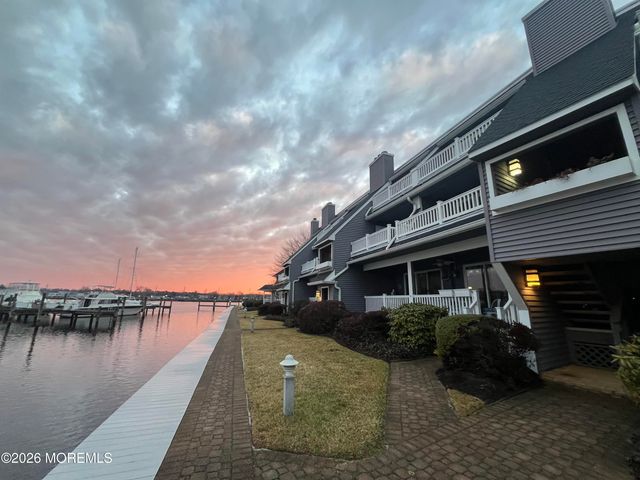 210 Spinnakers Cove, Toms River, NJ 08753