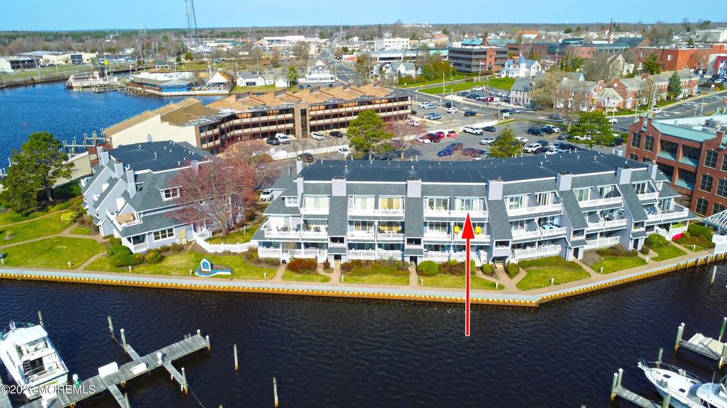 210 Spinnakers Cove, Toms River, NJ 08753