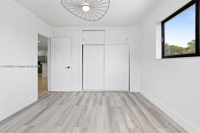 72 NE 186th Ter 72, Miami, FL 33179