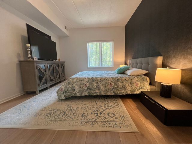 855 E 22nd Street 206, Lombard, IL 60148