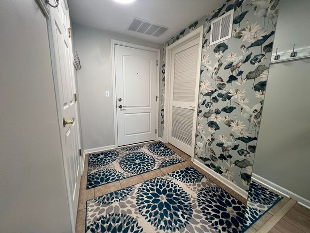 855 E 22nd Street 206, Lombard, IL 60148