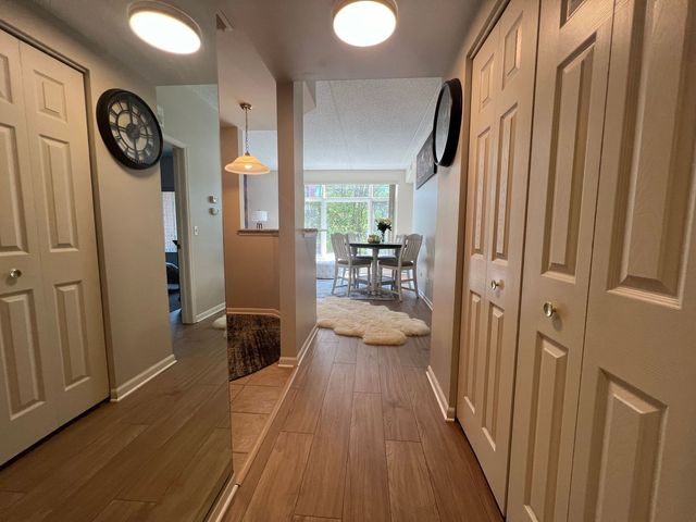 855 E 22nd Street 206, Lombard, IL 60148