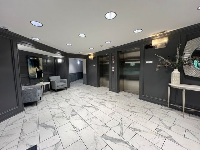 855 E 22nd Street 206, Lombard, IL 60148