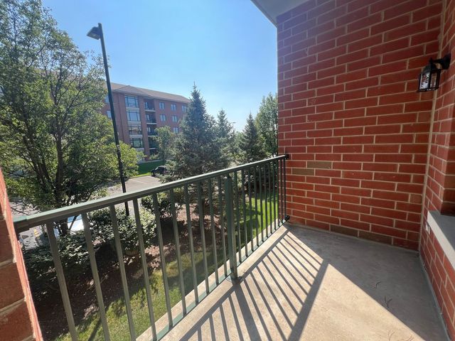 855 E 22nd Street 206, Lombard, IL 60148