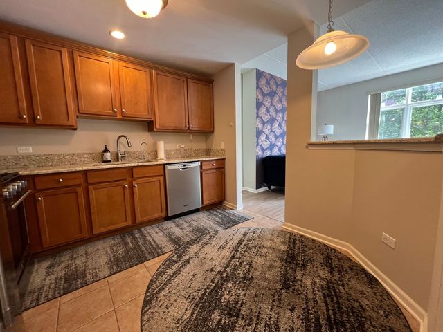 855 E 22nd Street 206, Lombard, IL 60148