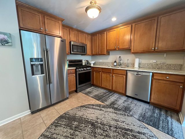 855 E 22nd Street 206, Lombard, IL 60148