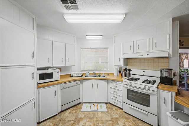25631 S MONTANA Avenue, Sun Lakes, AZ 85248