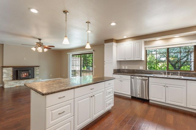 7249 Pine View Dr, Folsom, CA 95630