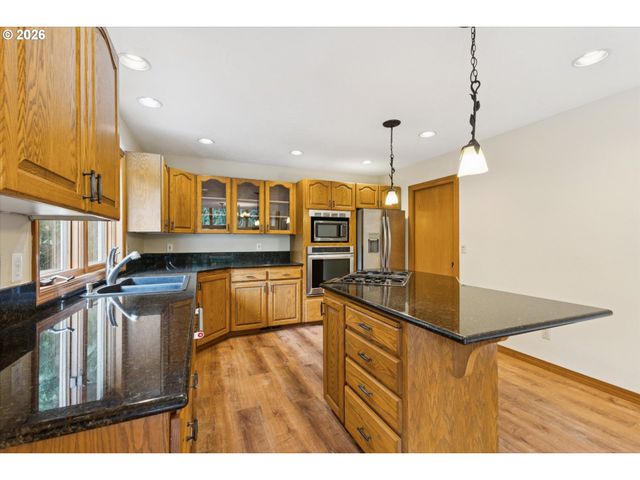 1593 Nw JENNIFER Pl, Portland, OR 97229