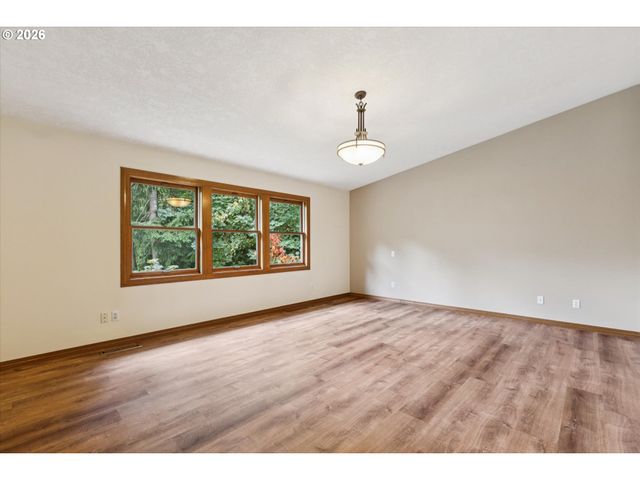 1593 Nw JENNIFER Pl, Portland, OR 97229
