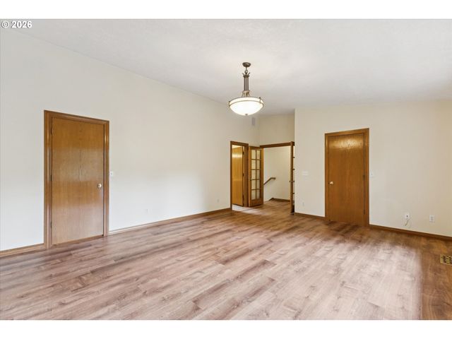 1593 Nw JENNIFER Pl, Portland, OR 97229