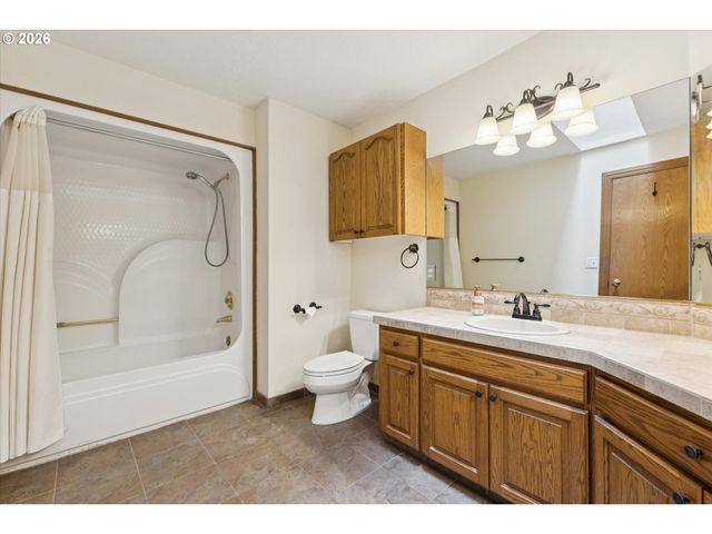 1593 Nw JENNIFER Pl, Portland, OR 97229
