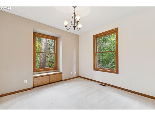 1593 Nw JENNIFER Pl, Portland, OR 97229