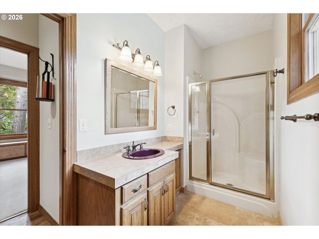 1593 Nw JENNIFER Pl, Portland, OR 97229