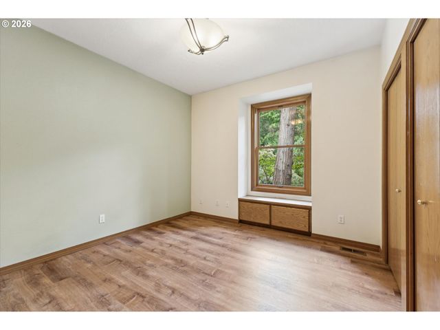 1593 Nw JENNIFER Pl, Portland, OR 97229