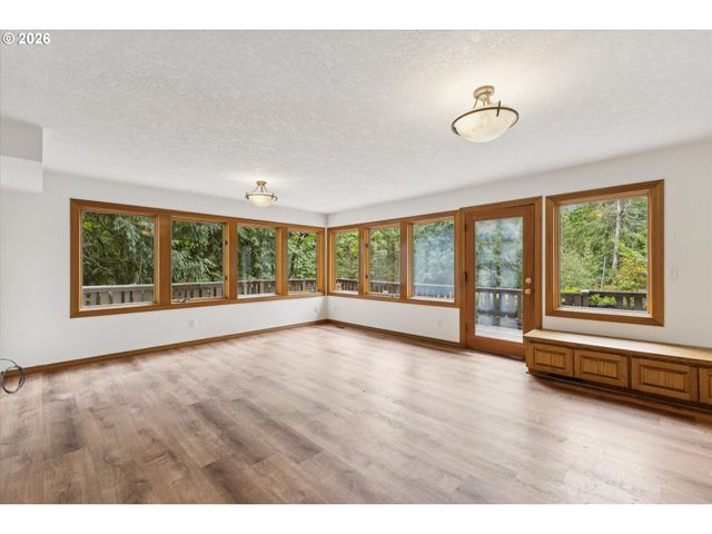 1593 Nw JENNIFER Pl, Portland, OR 97229