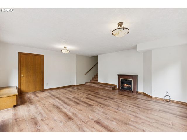 1593 Nw JENNIFER Pl, Portland, OR 97229