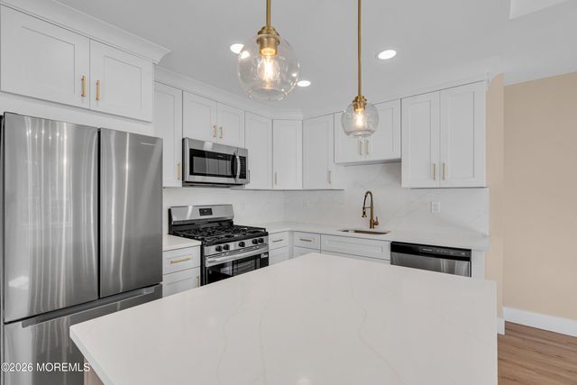 39 Seadrift Avenue, Highlands, NJ 07732