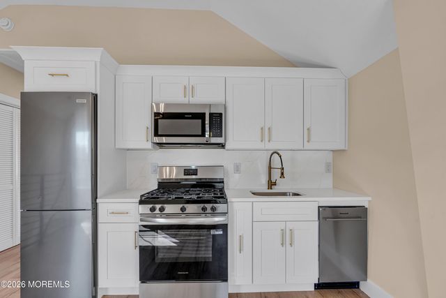 39 Seadrift Avenue, Highlands, NJ 07732