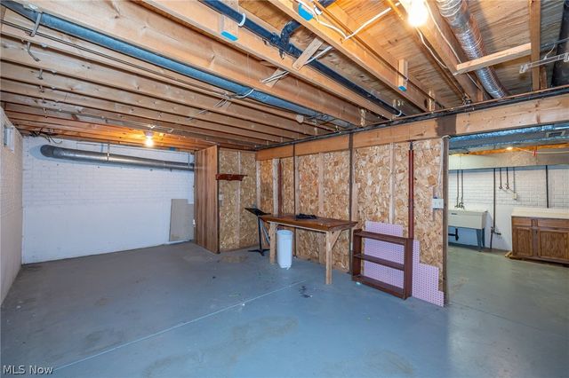 671 W Shore Boulevard, Sheffield Lake, OH 44054