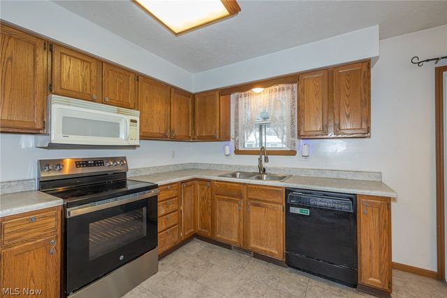 671 W Shore Boulevard, Sheffield Lake, OH 44054