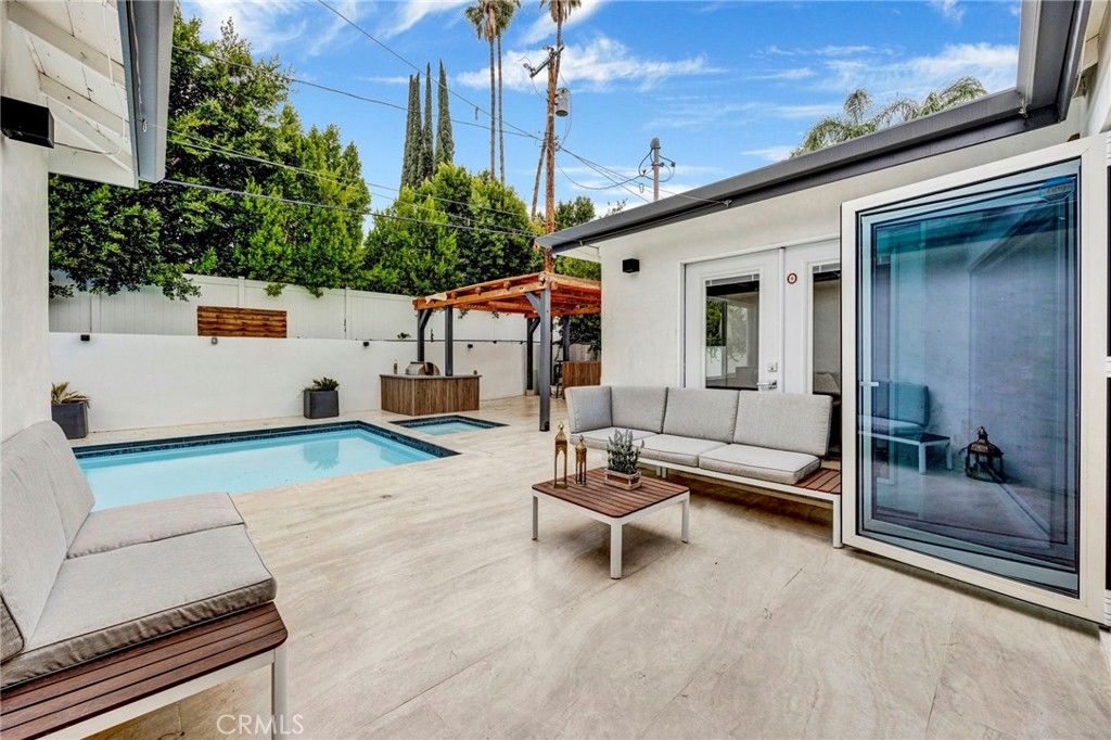 Image 13 of property listing at 4912 Alonzo Avenue, Encino, CA 91316