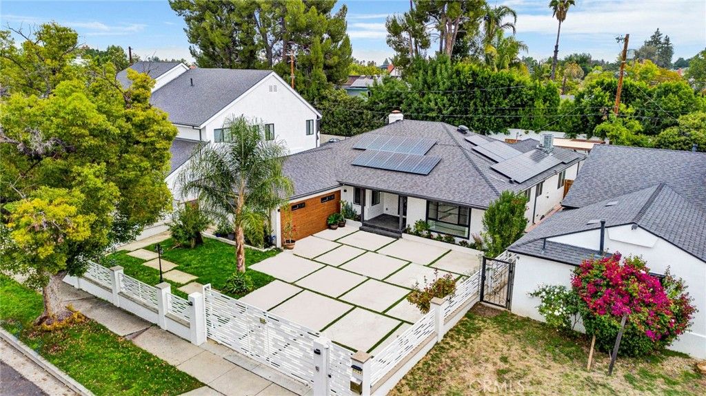 Image 15 of property listing at 4912 Alonzo Avenue, Encino, CA 91316