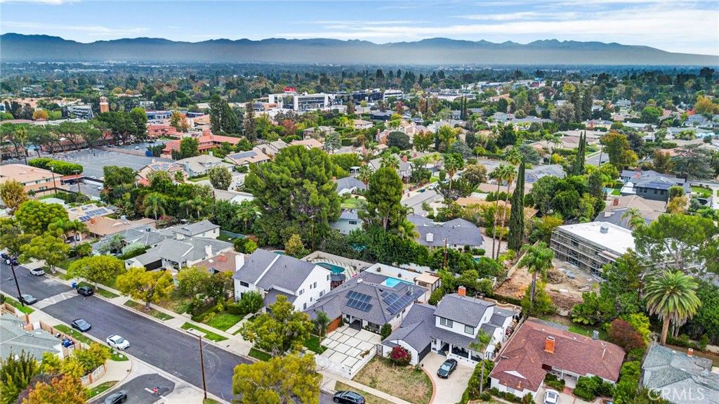 Image 17 of property listing at 4912 Alonzo Avenue, Encino, CA 91316