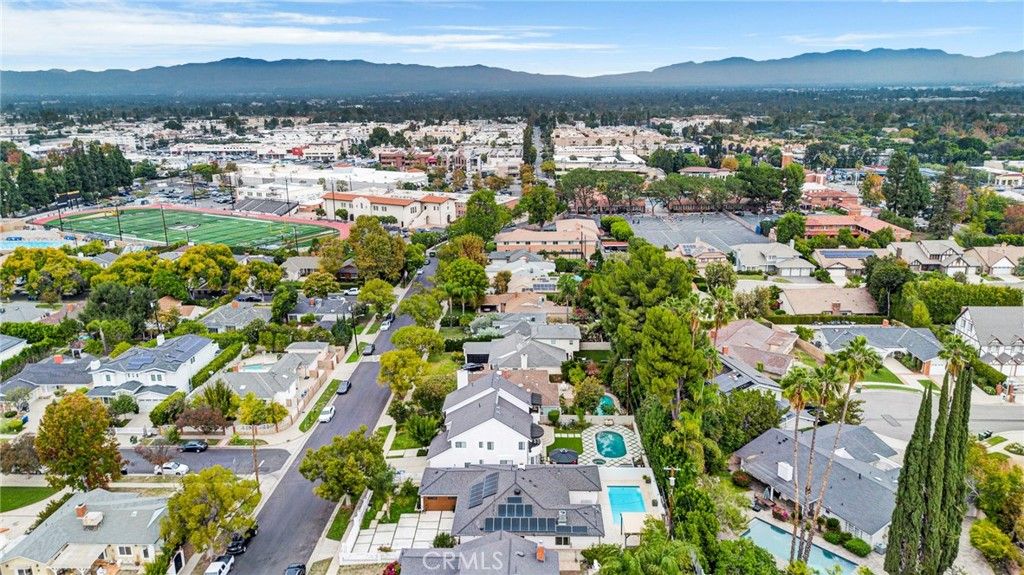 Image 18 of property listing at 4912 Alonzo Avenue, Encino, CA 91316