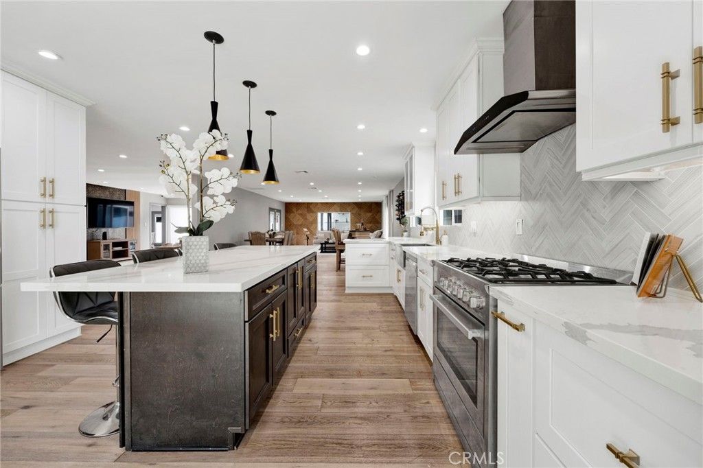 Image 3 of property listing at 4912 Alonzo Avenue, Encino, CA 91316