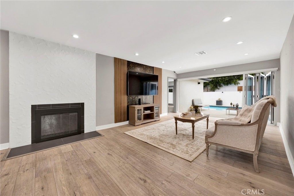 Image 5 of property listing at 4912 Alonzo Avenue, Encino, CA 91316