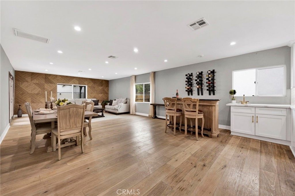 Image 7 of property listing at 4912 Alonzo Avenue, Encino, CA 91316