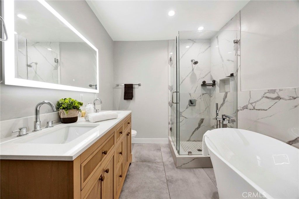 Image 8 of property listing at 4912 Alonzo Avenue, Encino, CA 91316