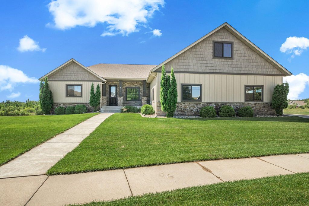 3346 Old Stone Way NE, Sauk Rapids, MN 56379