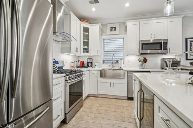 104 Poplar St 2, Jersey City, NJ 07307