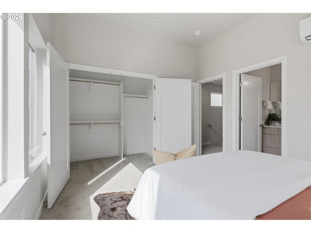 2492 Se 67th Ave, Portland, OR 97206
