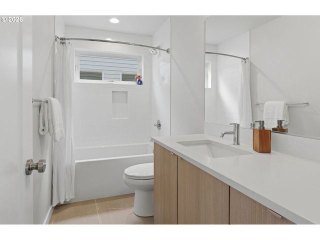 2492 Se 67th Ave, Portland, OR 97206