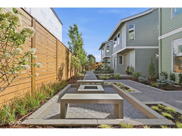 2492 Se 67th Ave, Portland, OR 97206