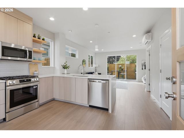2492 Se 67th Ave, Portland, OR 97206