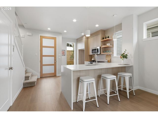 2492 Se 67th Ave, Portland, OR 97206